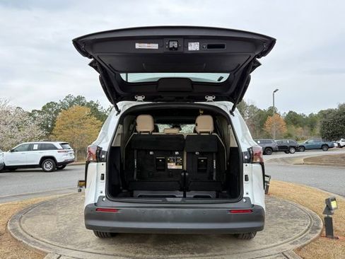 Used 2023 Toyota Sienna XLE w/ XLE Plus Package image 30
