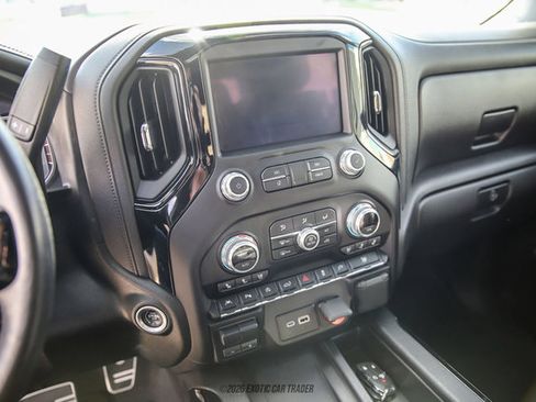 Used 2021 GMC Sierra 1500 SLT w/ SLT Premium Plus Package AWD/4WD image 28