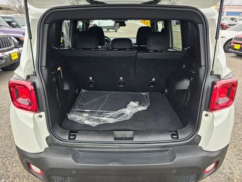 Used 2021 Jeep Renegade Latitude w/ Luxury Group II image 10