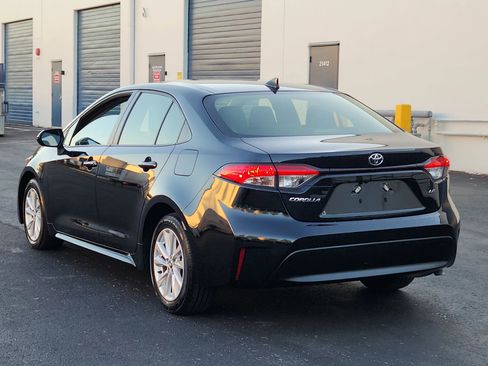 Used 2023 Toyota Corolla LE image 3