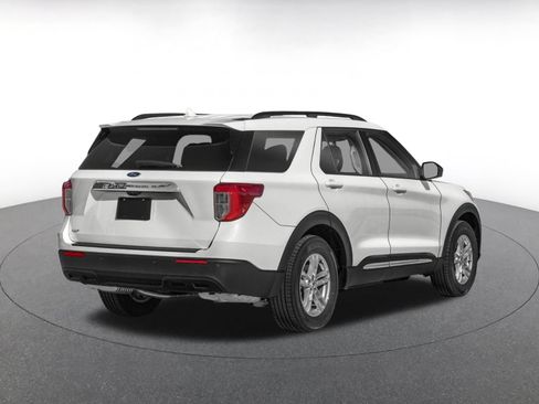 Used 2023 Ford Explorer XLT w/ Equipment Group 202A AWD/4WD image 2