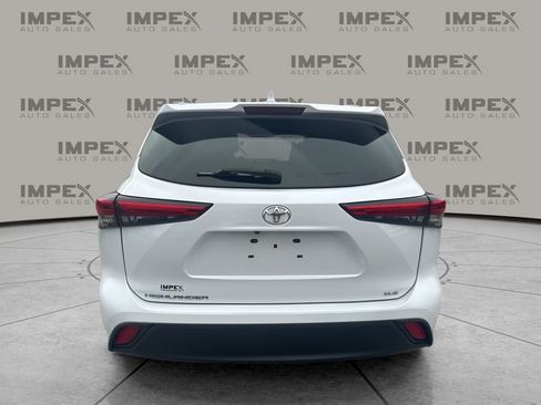 Used 2022 Toyota Highlander XLE image 4