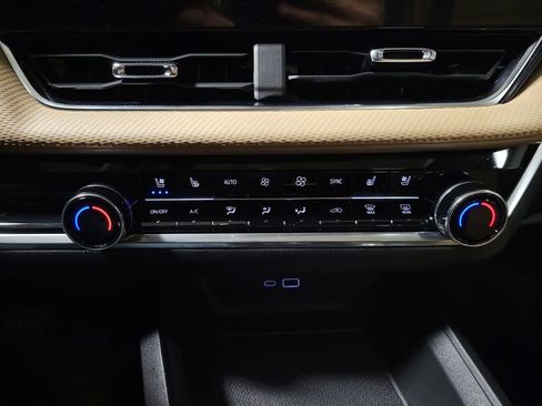 Used 2026 Chevrolet Equinox ACTIV w/ Convenience Package III image 17