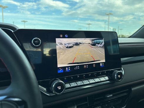 Used 2023 Chevrolet Colorado Z71 w/ Z71 Convenience Package 2 image 21