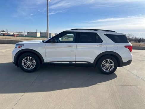 Used 2020 Ford Explorer XLT w/ Equipment Group 202A image 8