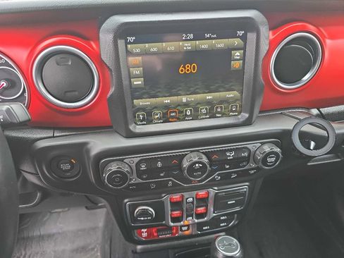 Used 2018 Jeep Wrangler Unlimited Rubicon w/ Dual Top Group AWD/4WD image 19