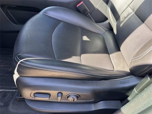 Used 2022 GMC Terrain SLT w/ Elevation Edition image 21