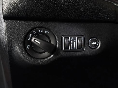 Used 2016 Dodge Challenger SRT Hellcat RWD image 50