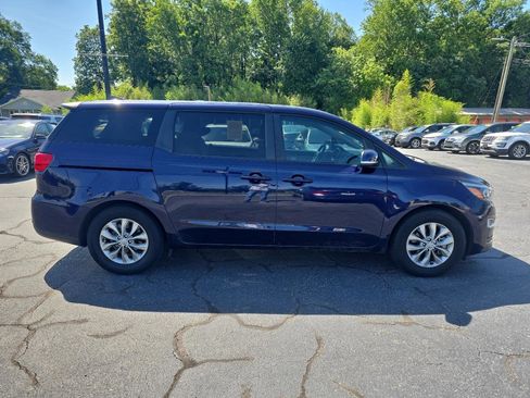 Used 2019 Kia Sedona LX FWD image 4