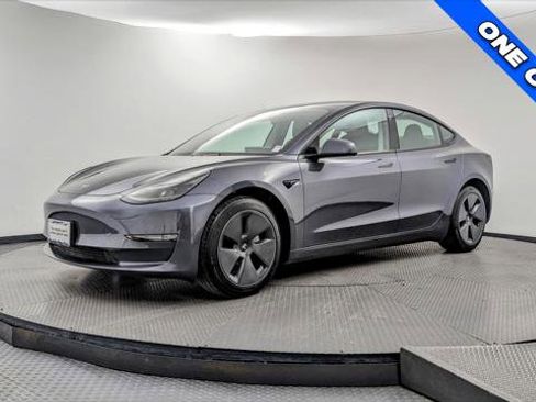 Used 2023 Tesla Model 3 Standard Range image 2