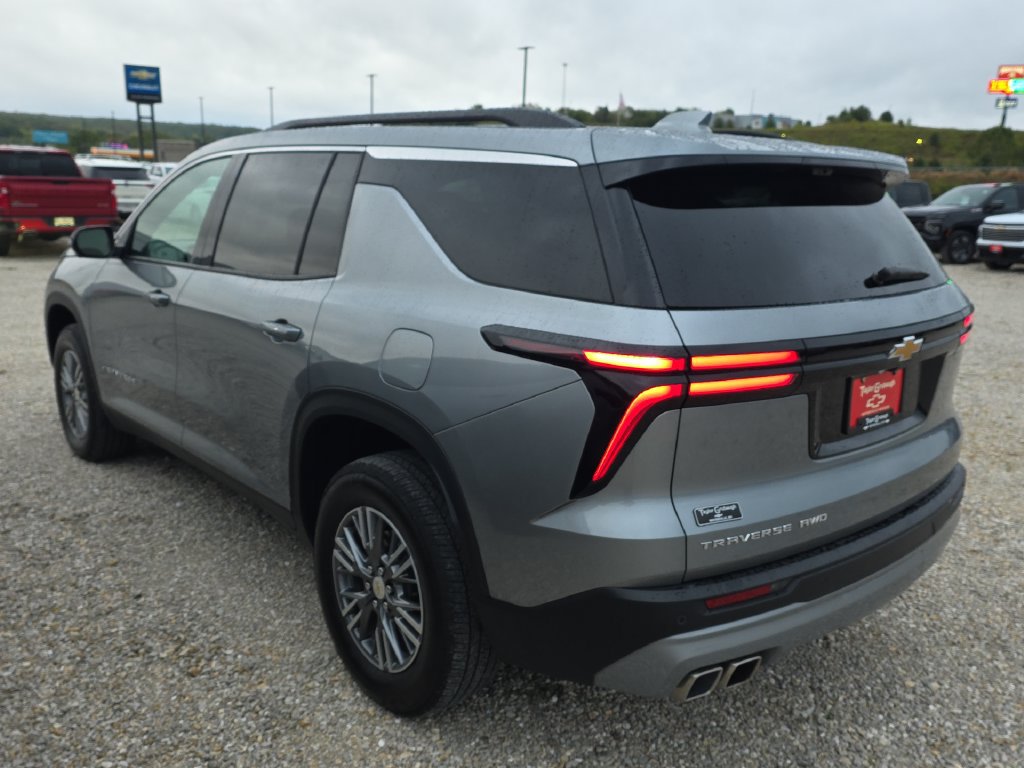 Used 2026 Chevrolet Traverse LT w/ Driver Confidence Package AWD/4WD image 4