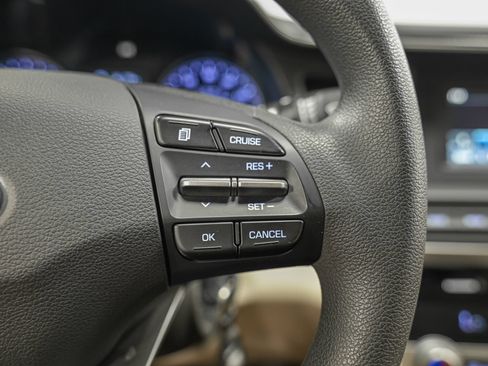 Used 2020 Hyundai Elantra SE FWD image 21