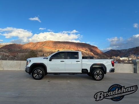 Used 2024 GMC Sierra 2500 Pro w/ Convenience Package image 4