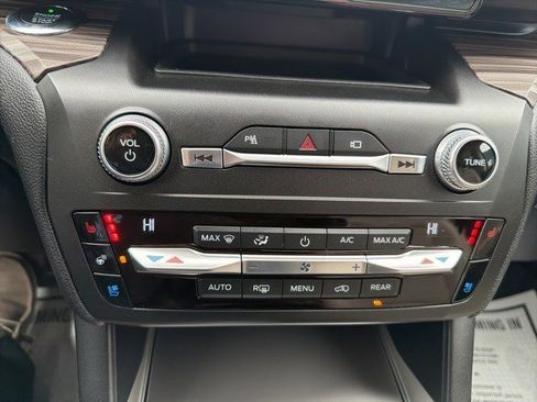 Used 2020 Ford Explorer Limited image 27