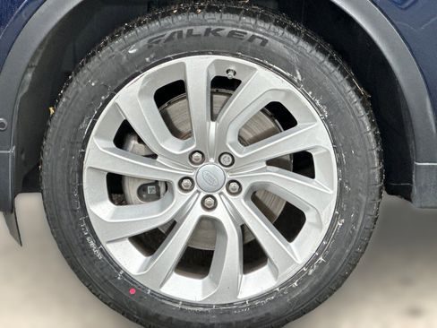 Used 2021 Land Rover Discovery Sport SE image 11