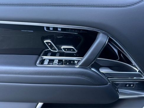 Used 2024 Land Rover Range Rover SE image 13