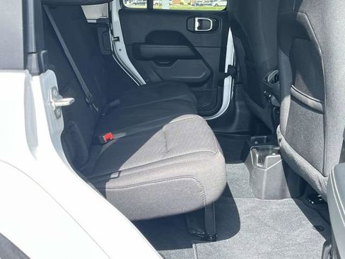 Used 2022 Jeep Wrangler Unlimited Sahara w/ Cold Weather Group AWD/4WD image 21