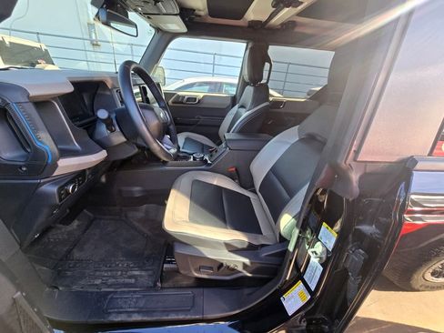 Used 2024 Ford Bronco Wildtrak image 8