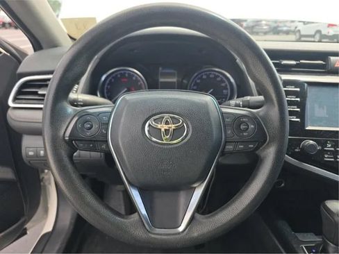 Used 2018 Toyota Camry LE FWD image 8