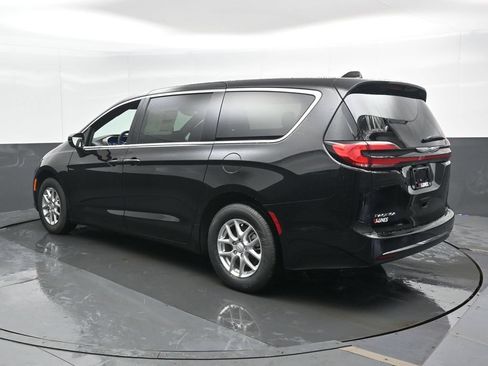 New 2026 Chrysler Pacifica Select FWD image 4
