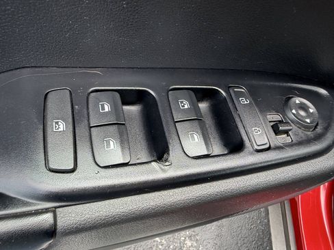 Used 2024 Hyundai Venue Limited FWD image 16