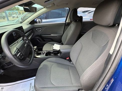 Used 2025 Kia K4 LX FWD image 11