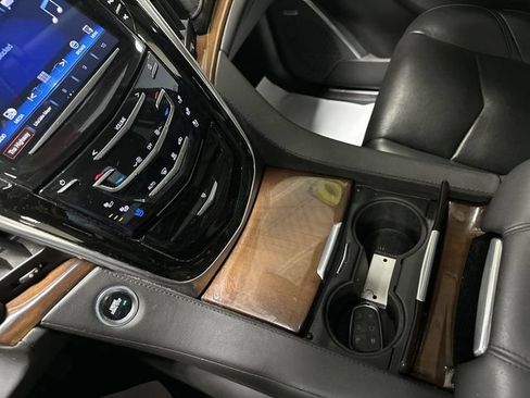 Used 2020 Cadillac Escalade Premium Luxury AWD/4WD image 13