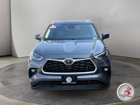 Used 2022 Toyota Highlander XLE AWD/4WD image 2