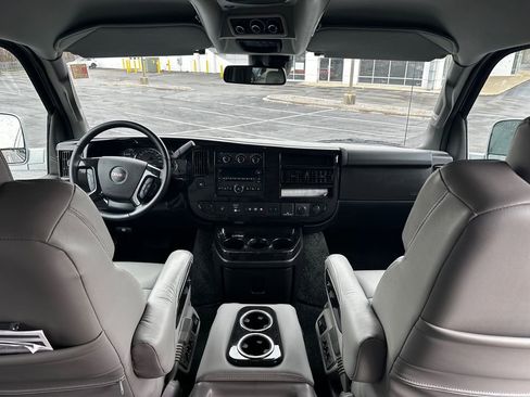Used 2021 GMC Savana 2500 LS w/ Enhanced Convenience Package image 11