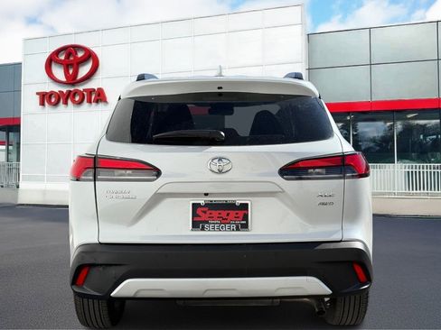 Used 2023 Toyota Corolla Cross XLE image 5