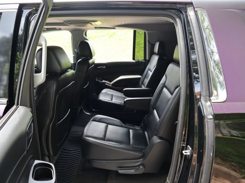 Used 2015 Chevrolet Suburban LTZ RWD image 12