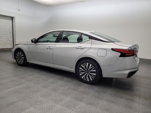 Used 2024 Nissan Altima 2.5 SV image 3