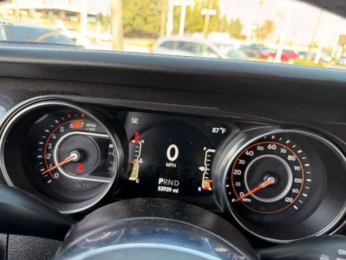 Used 2021 Jeep Wrangler Unlimited Sahara AWD/4WD image 16