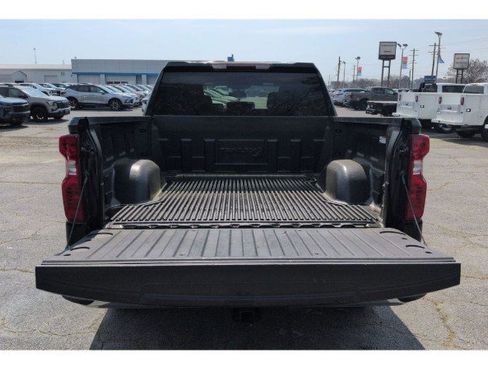 Used 2025 Chevrolet Silverado 1500 LT RWD image 3