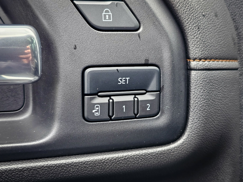 Used 2020 GMC Sierra 3500 AT4 w/ AT4 Premium Package AWD/4WD image 13