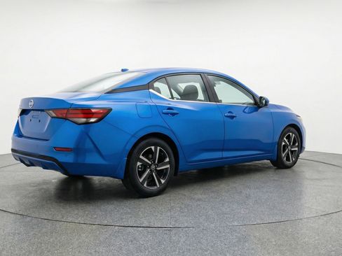 Used 2025 Nissan Sentra SV FWD image 9