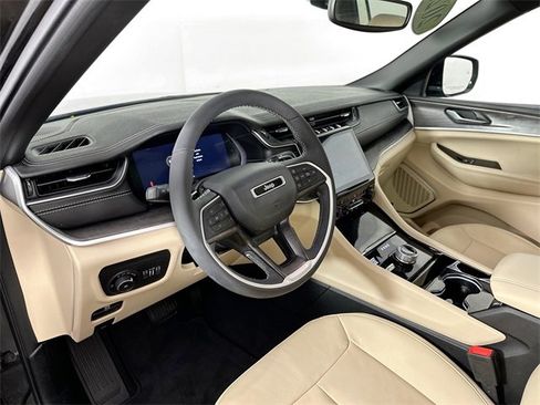 Used 2023 Jeep Grand Cherokee L Limited w/ Black Appearance Package image 23