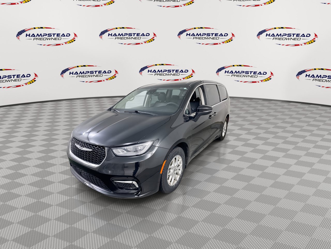 Used 2023 Chrysler Pacifica Touring-L FWD image 4