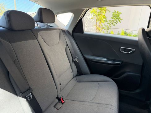 Used 2025 Kia K4 LXS FWD image 32
