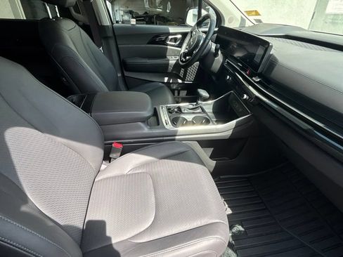 Certified 2026 Kia Carnival SX Prestige FWD image 25