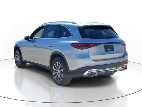 Used 2023 Mercedes-Benz GLC 300 4MATIC image 4