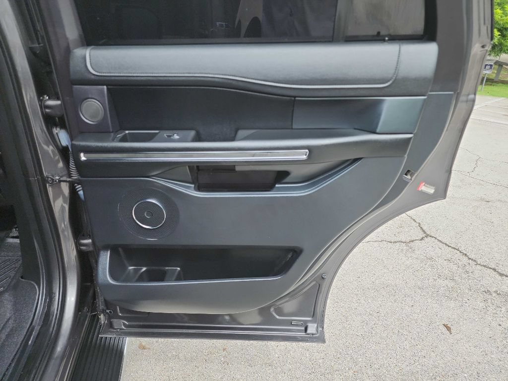 Used 2019 Ford Expedition XLT w/ Equipment Group 202A RWD image 27
