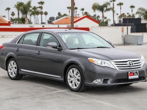 Used 2012 Toyota Avalon FWD image 4