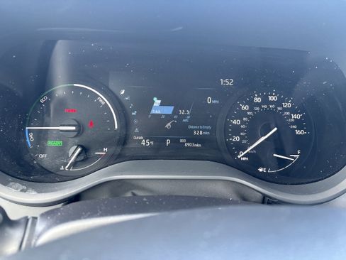 Used 2025 Toyota Sienna XLE image 3