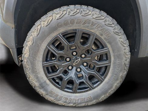 Used 2024 Chevrolet Colorado Trail Boss w/ Advanced Trailering Package image 9