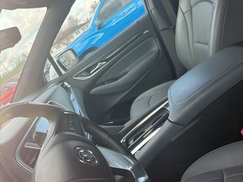 Used 2024 Buick Enclave Premium image 5