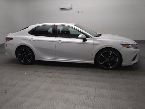 Used 2019 Toyota Camry XSE FWD image 11