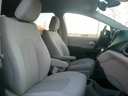Used 2017 Chrysler Pacifica Touring Plus FWD image 20