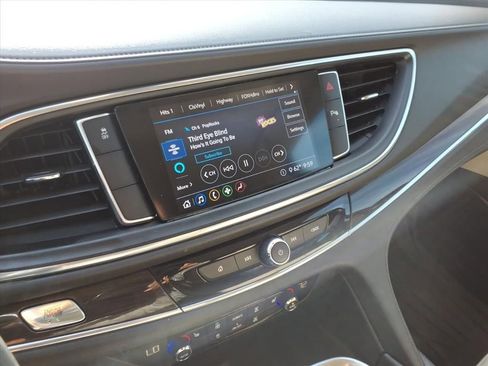 Used 2021 Buick Enclave Essence image 22