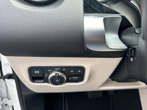 New 2025 Mercedes-Benz GLB 250 4MATIC image 19